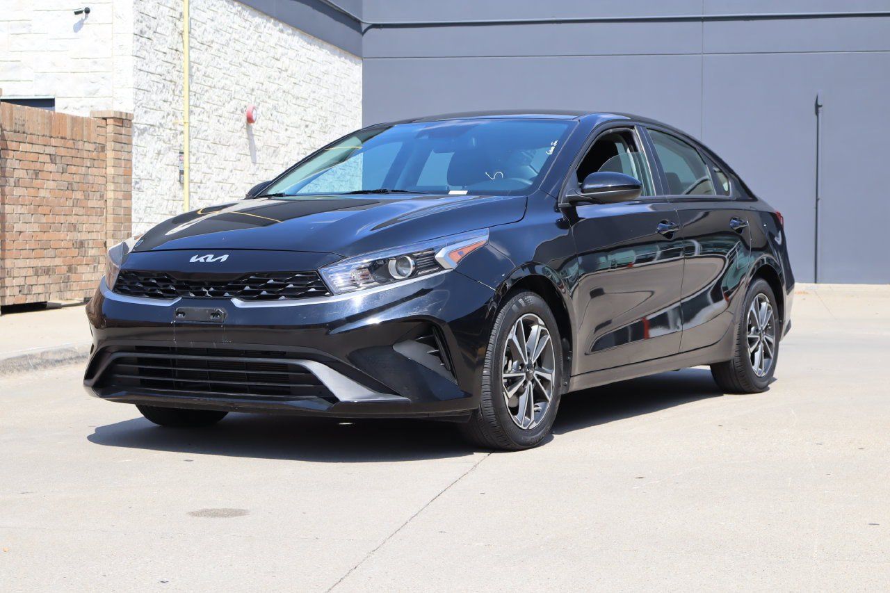Used 2022 Kia Forte LXS FWD image 2