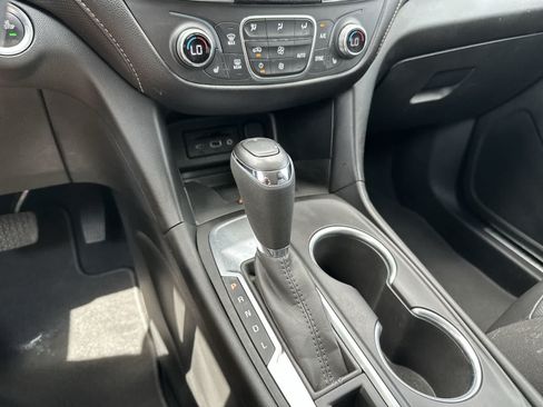 Used 2020 Chevrolet Equinox Premier FWD image 23