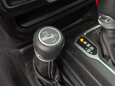 Used 2022 Jeep Wrangler Unlimited Sahara w/ Cold Weather Group AWD/4WD image 18
