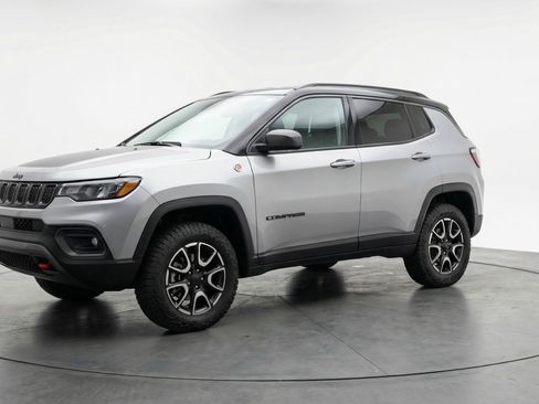 Used 2025 Jeep Compass Trailhawk w/ Trailer Tow Group image 3