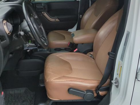 Used 2016 Jeep Wrangler Unlimited Sahara AWD/4WD image 12