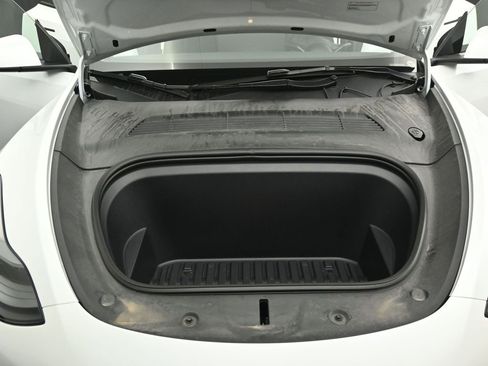 Used 2023 Tesla Model Y Long Range image 30