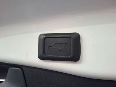 Used 2021 Toyota RAV4 SE w/ Weather & Moonroof Package image 27