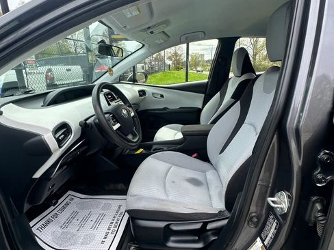 Used 2016 Toyota Prius Two FWD image 16
