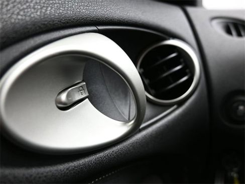 Used 2015 Nissan 370Z Roadster image 22