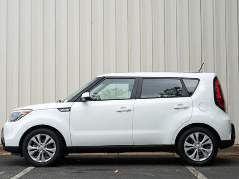Used 2016 Kia Soul + FWD image 8