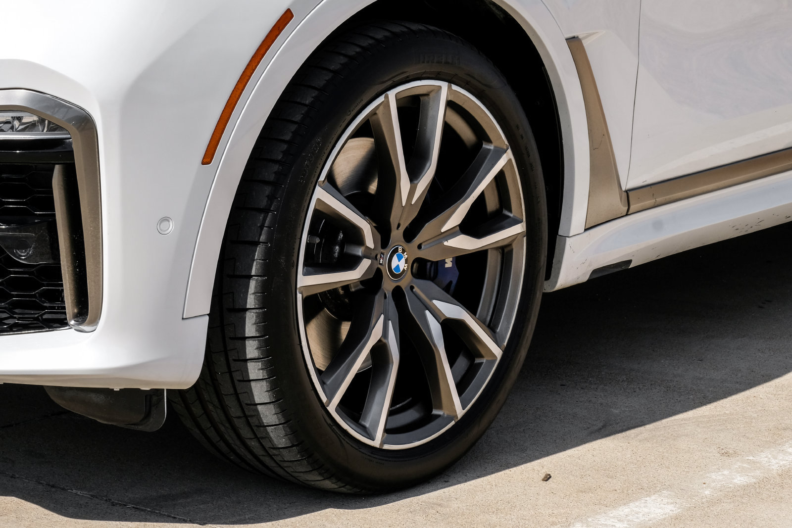 Used 2020 BMW X7 M50i w/ Dynamic Handling Package AWD/4WD image 76