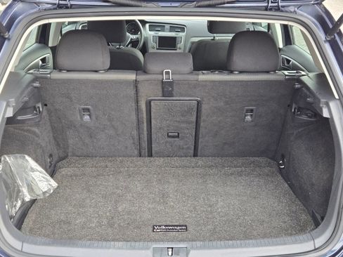 Used 2016 Volkswagen Golf S image 11