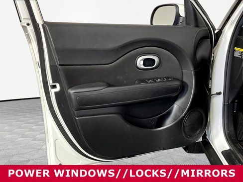 Used 2018 Kia Soul + FWD image 19