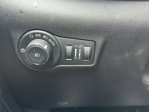 Used 2025 Jeep Compass Trailhawk image 14