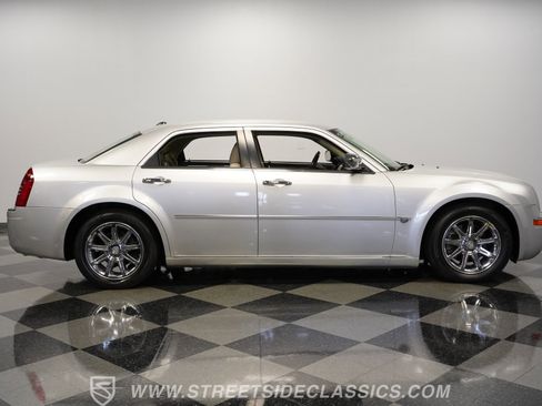 Used 2005 Chrysler 300 C w/ Navigation & Sound Group II image 14