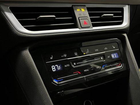 New 2026 Volkswagen Taos SE AWD/4WD image 11