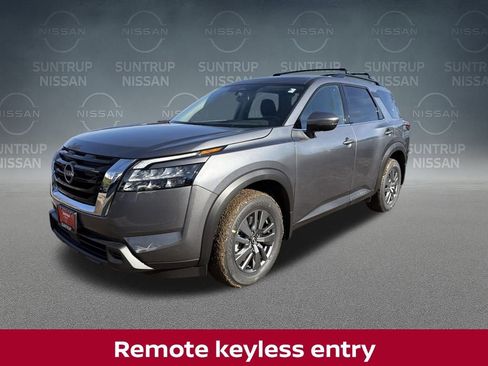 New 2025 Nissan Pathfinder SV image 11