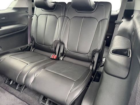 Certified 2022 Jeep Grand Cherokee L Limited w/ Luxury Tech Group II image 16