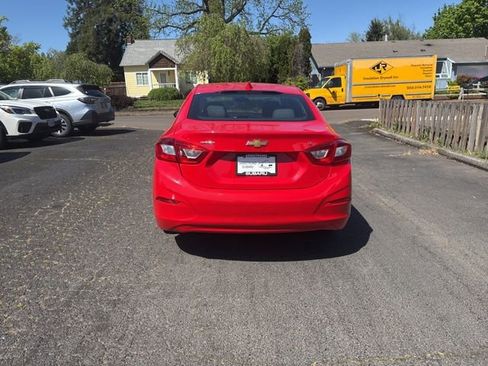 Used 2017 Chevrolet Cruze LT w/ Convenience Package FWD image 3