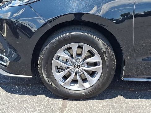 Used 2024 Toyota Sienna XLE FWD image 8