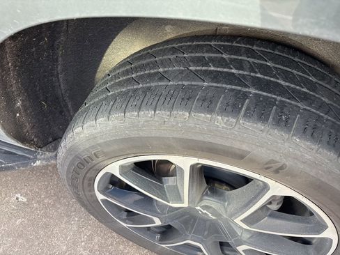 Used 2024 Chevrolet Suburban RST w/ Luxury Package AWD/4WD image 8