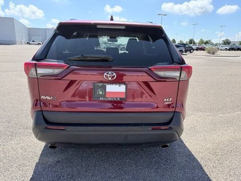 Used 2022 Toyota RAV4 XLE Premium AWD/4WD image 7
