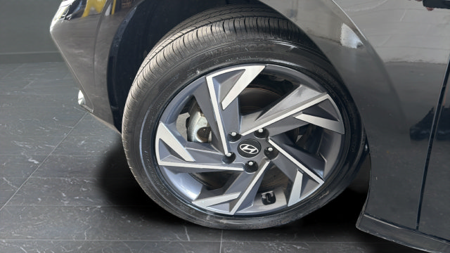 Certified 2025 Hyundai Elantra Sport FWD image 29
