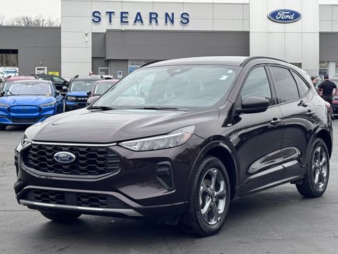 Used 2019 Ford Escape SE image 2
