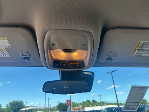 Used 2022 Buick Encore GX Select FWD image 45