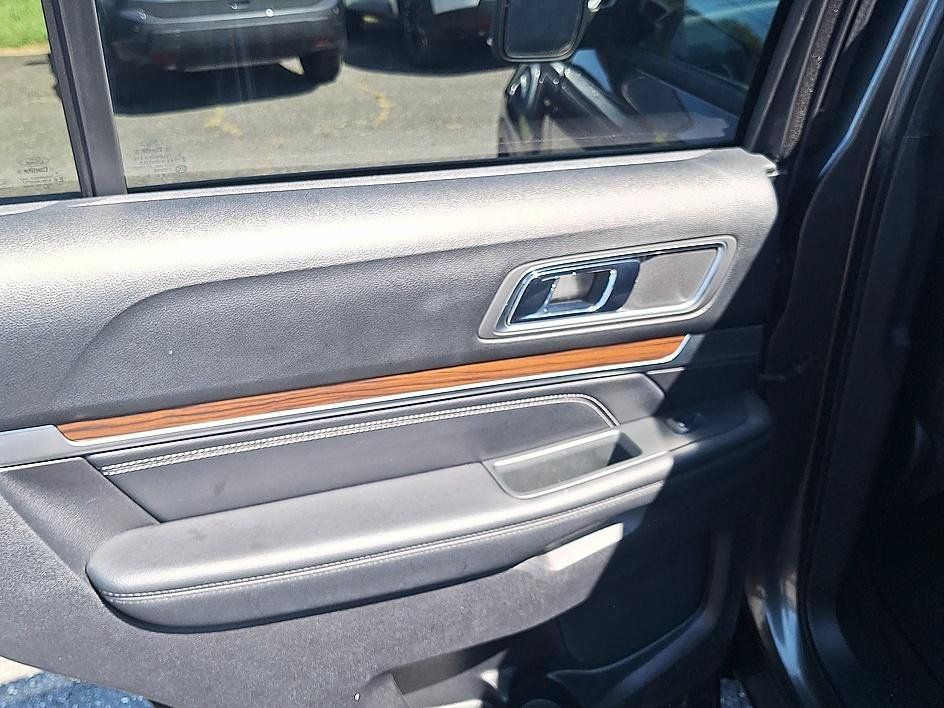 Used 2019 Ford Explorer Limited w/ Ford Safe & Smart Package AWD/4WD image 31