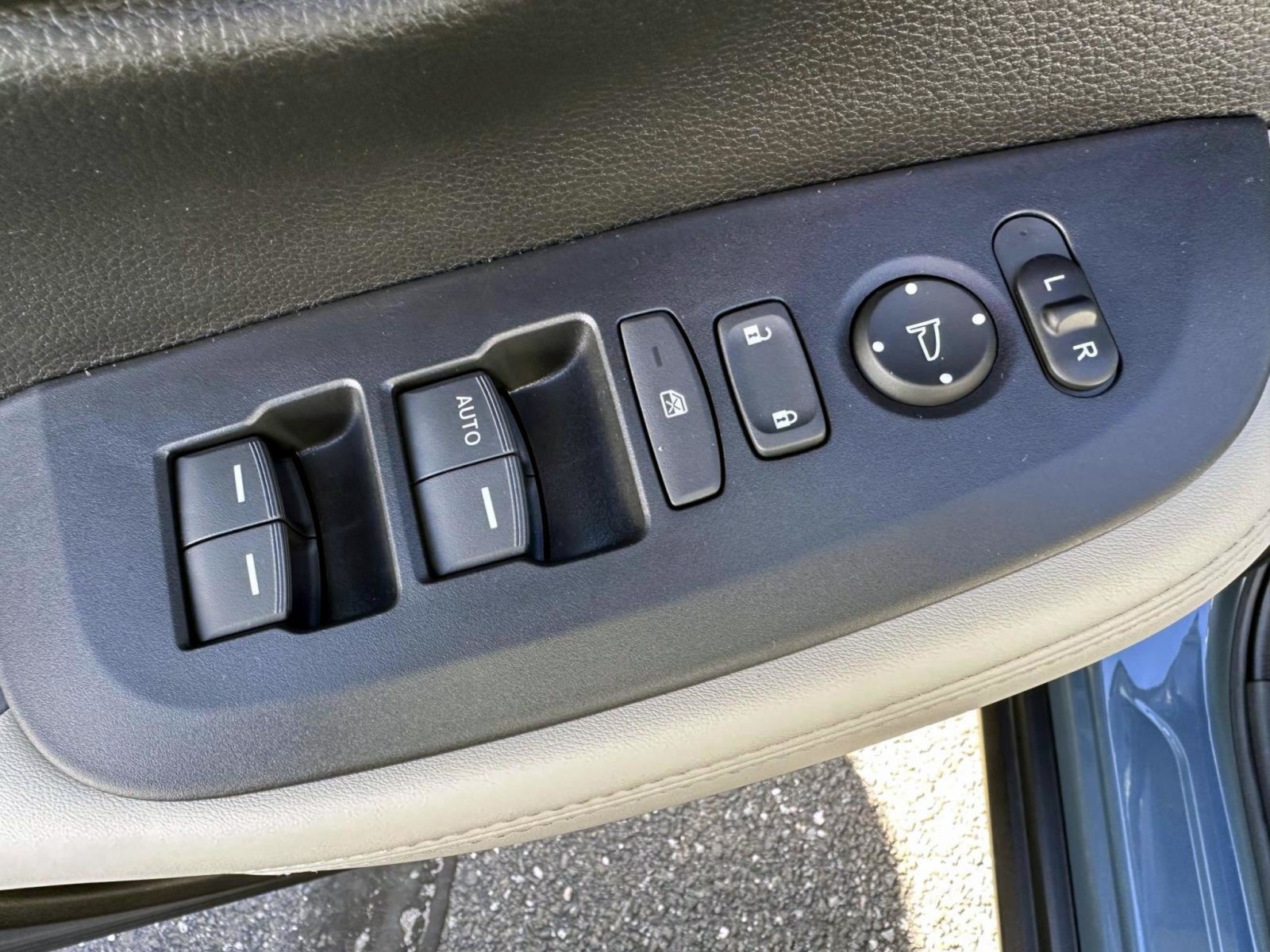 Used 2024 Honda HR-V LX image 9