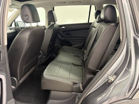 Used 2018 Volkswagen Tiguan SEL FWD image 14