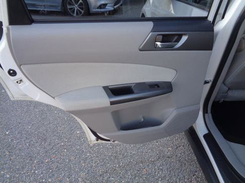 Used 2013 Subaru Forester 2.5X Limited image 9