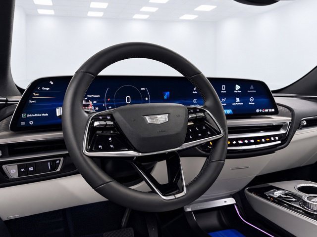 Used 2024 Cadillac Lyriq Luxury w/ LPO, Floor Liner Package AWD/4WD image 23