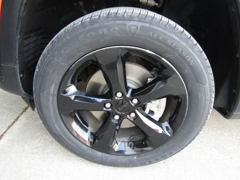 Used 2024 Jeep Grand Cherokee L Altitude image 29