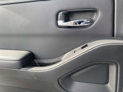 Used 2024 Nissan Frontier SV image 14