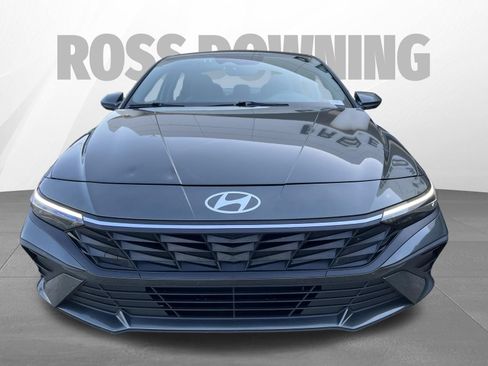Used 2024 Hyundai Elantra SEL FWD image 2