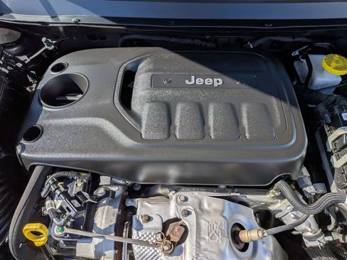 Used 2019 Jeep Cherokee Trailhawk w/ Cold Weather Group AWD/4WD image 38