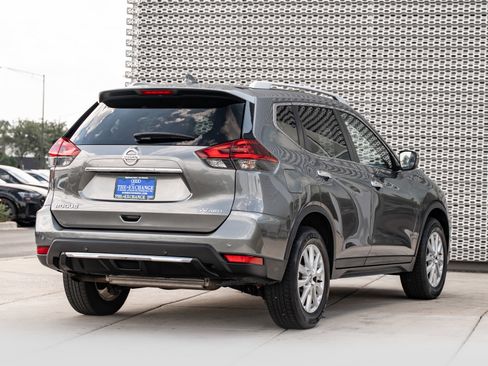 Used 2019 Nissan Rogue SV AWD/4WD image 4