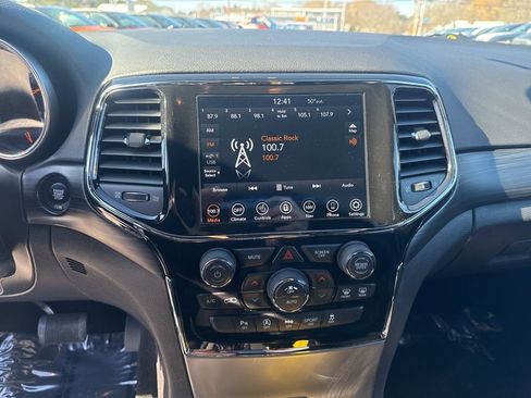 Certified 2022 Jeep Grand Cherokee Laredo X image 11