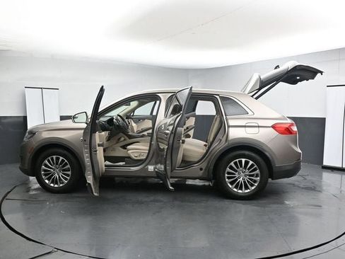Used 2018 Lincoln MKX Select FWD image 38