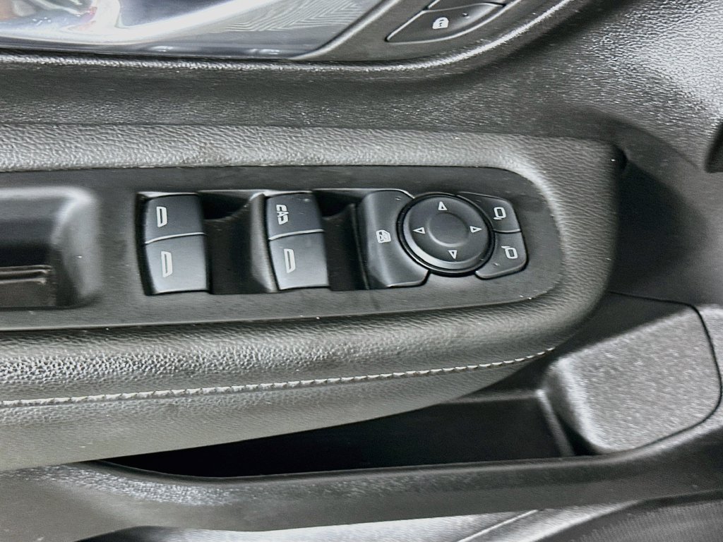 Used 2024 GMC Terrain SLE FWD image 24