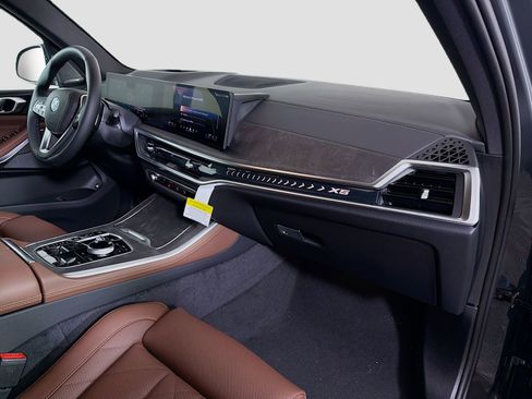 New 2026 BMW X5 xDrive50e w/ Executive Package image 32