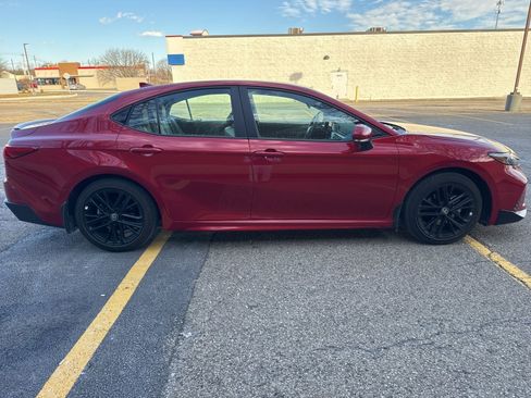 Used 2025 Toyota Camry SE w/ Convenience Package image 6