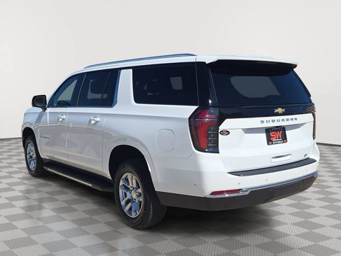 Used 2025 Chevrolet Suburban LT AWD/4WD image 5