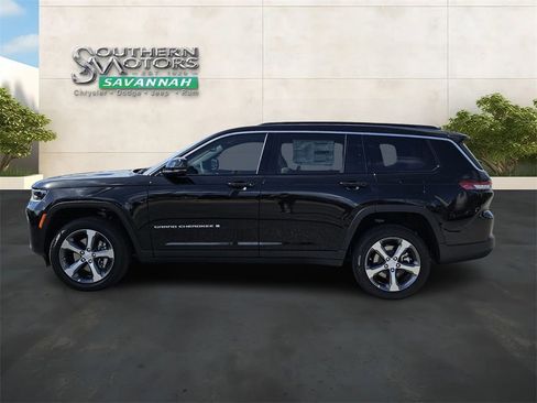 New 2026 Jeep Grand Cherokee L Limited w/ Luxury Tech Group II RWD image 2