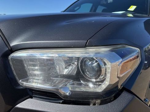 Used 2016 Toyota Tacoma TRD Off-Road w/ Towing Package image 10