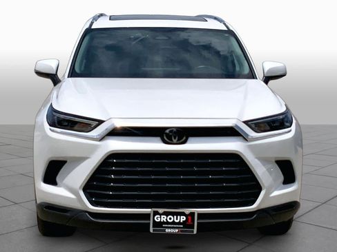 Used 2025 Toyota Grand Highlander AWD image 4