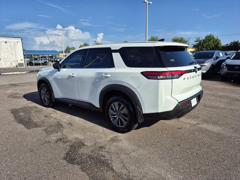Used 2025 Nissan Pathfinder S FWD image 6