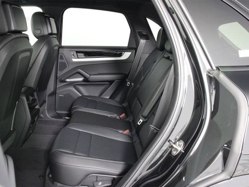 New 2026 Porsche Cayenne image 17