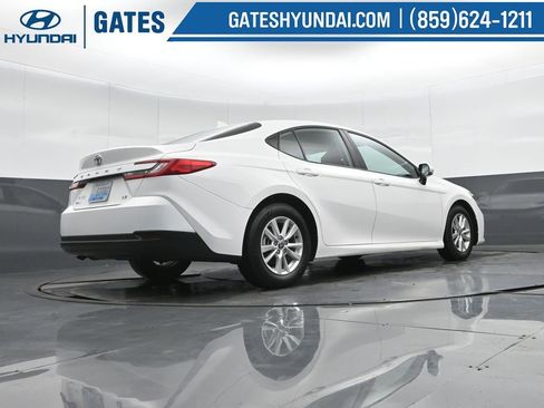 Used 2025 Toyota Camry LE image 40