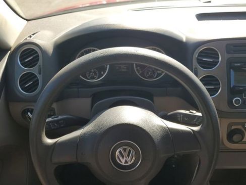 Used 2011 Volkswagen Tiguan S image 22