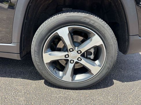 Used 2023 Jeep Grand Cherokee 4WD 4xe image 4