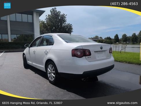 Used 2010 Volkswagen Jetta SE FWD image 3